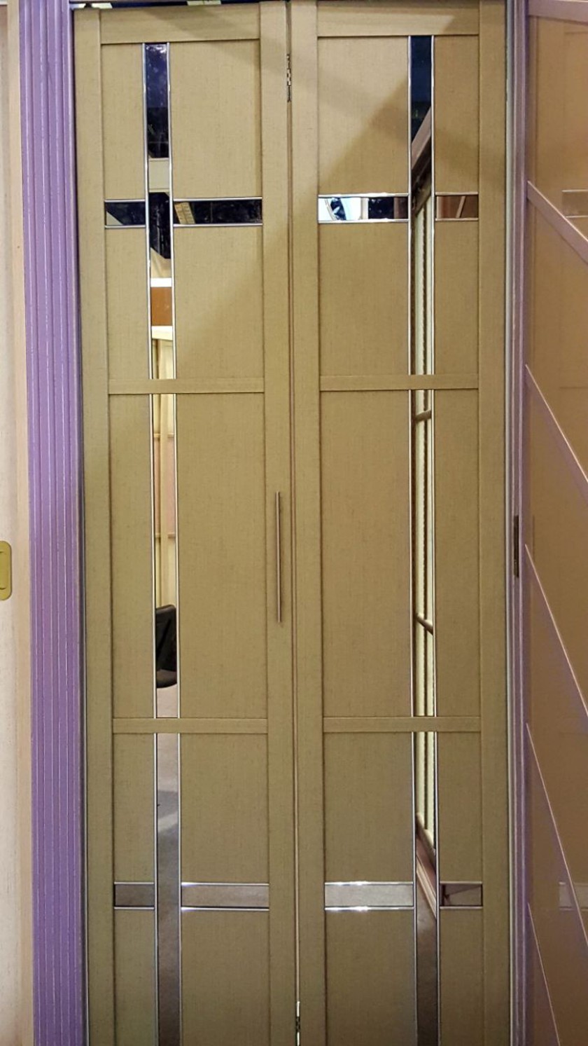 Двери гармошка шпонированные с зеркальным декором Миасс