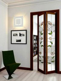 Двери гармошка с витражным декором Миасс